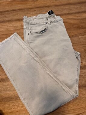 Neuw Slim Straight Jeans in Light Gray